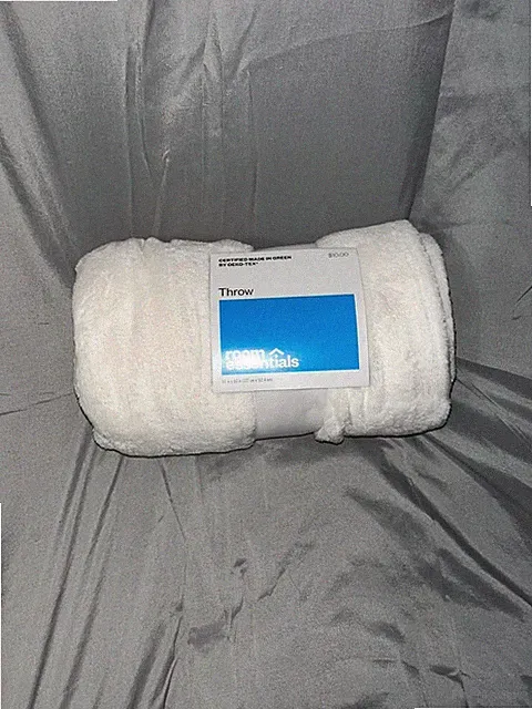 Room Essentials Fleece Throw 50x60 Inch White Blanket New